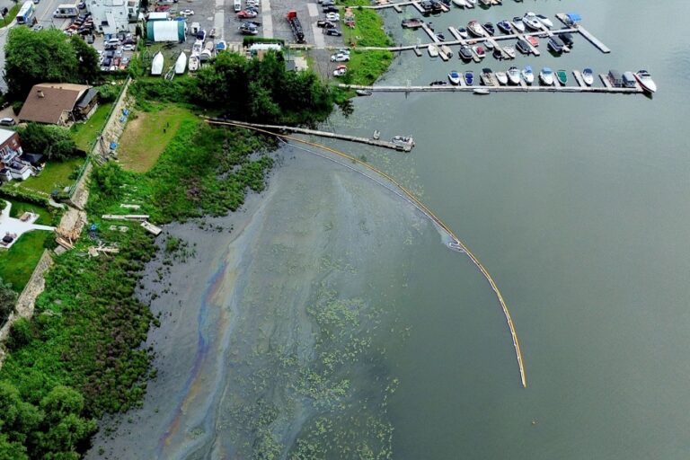 Spill in eastern Montreal | Pumping of hydrocarbons has begun