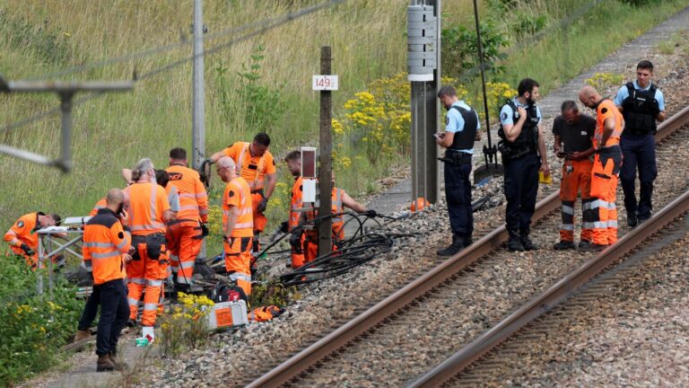 Suspect arrested near railway tracks says he wanted to do “street art”