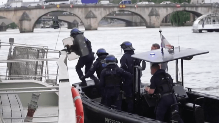 The Seine placed under very high surveillance