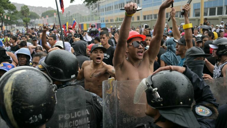 “The government’s economic record is catastrophic,” says political scientist after anti-Maduro protests