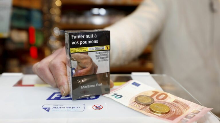 The increase in the price of a packet of cigarettes is no longer enough to compensate for the drop in sales