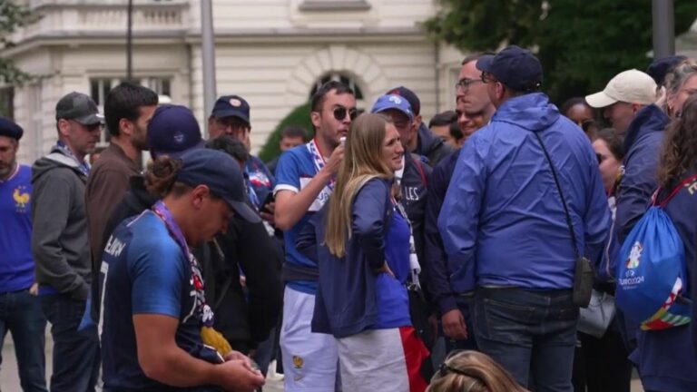 Thousands of French supporters for France-Portugal