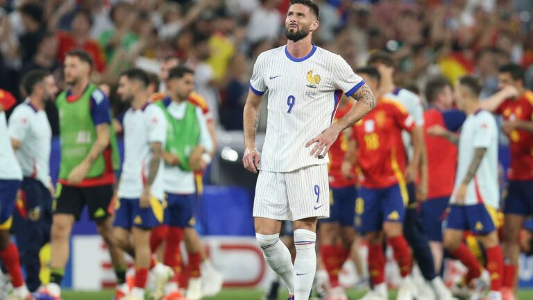 Top scorer in the history of the Blues, Olivier Giroud leaves the French team through the back door