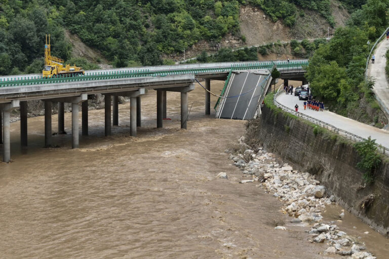 Torrential rains in China | At least 20 dead, dozens missing