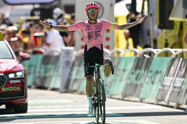 Tour de France | Richard Carapaz wins stage 17 solo