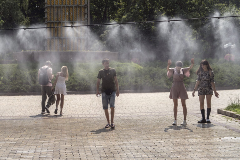 Ukraine | Sweltering heat amid power cuts