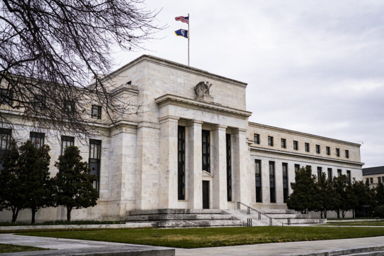 United States | Economy showing signs of slowdown, Fed says