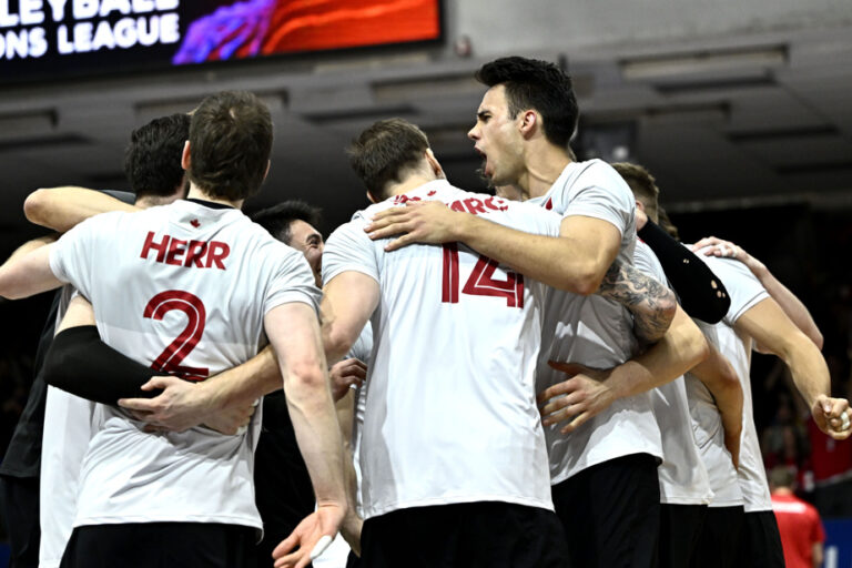 Volleyball | Canada outclassed by France ten days before the Olympics