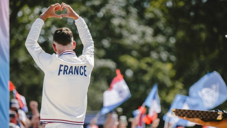 Watch the record debut of the French with already 16 medals on the third day