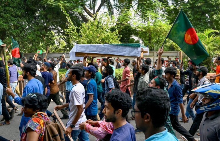 Why are Bangladeshi students protesting?