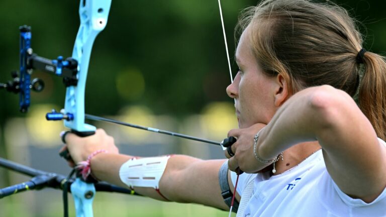 Women’s archery qualifications begin with medal chance for Lisa Barbelin, Danish handball players beat Slovenians… Follow the second Olympic day