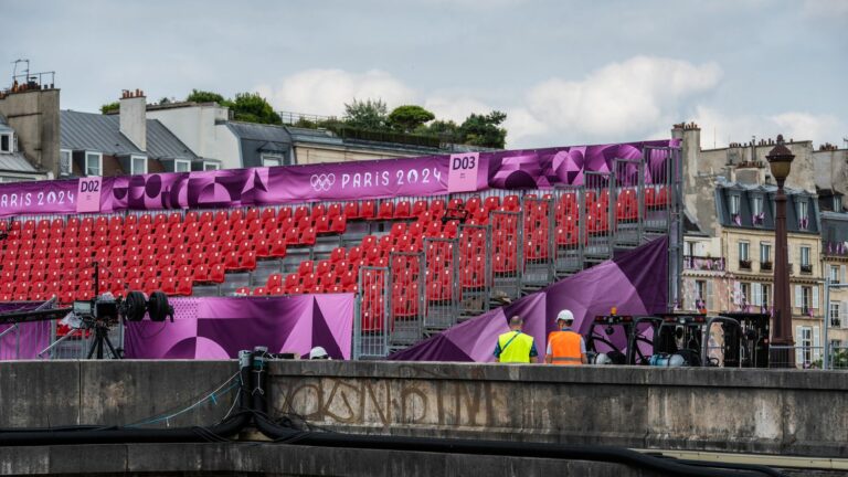 the little fright of spectators whose tickets were cancelled following a bug