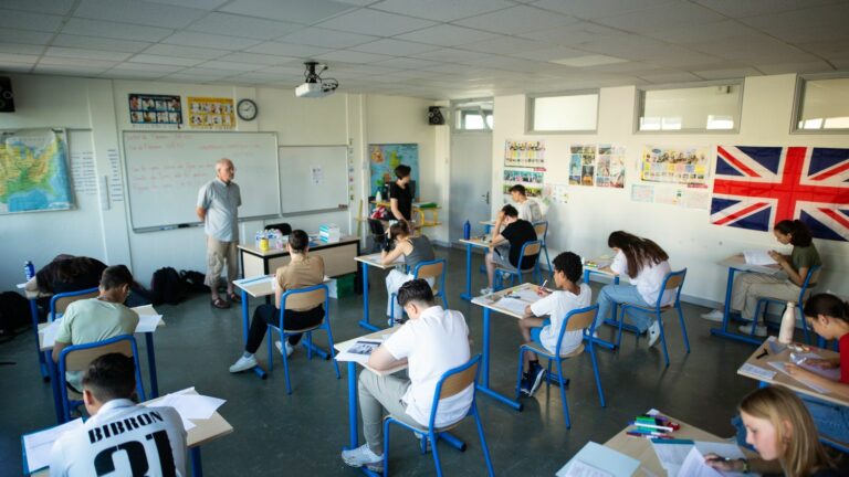 third year students take the French and mathematics tests, discover the subjects throughout the day