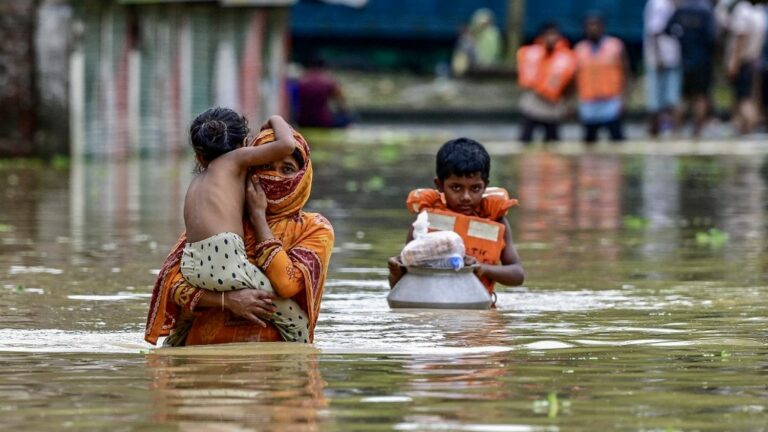 Nearly 300,000 people in Bangladesh shelters due to floods