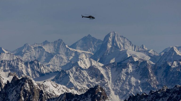 A climber dies in the Ecrins massif, another injured