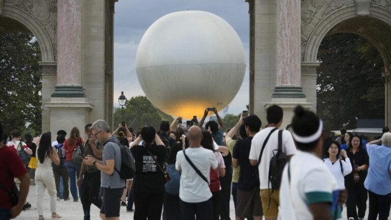 A parade with all French athletes will be held on September 14 on the Champs-Elysées