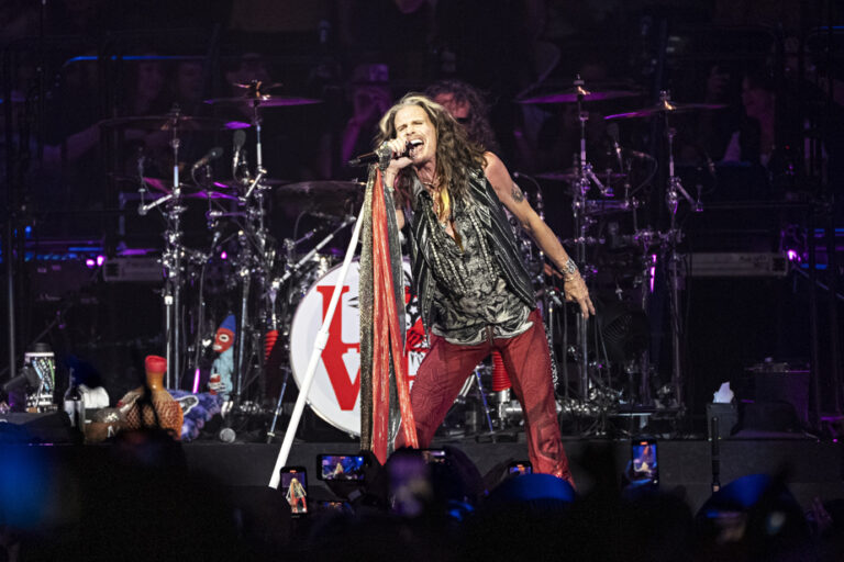 Aerosmith cuts farewell tour short, Montreal show cancelled