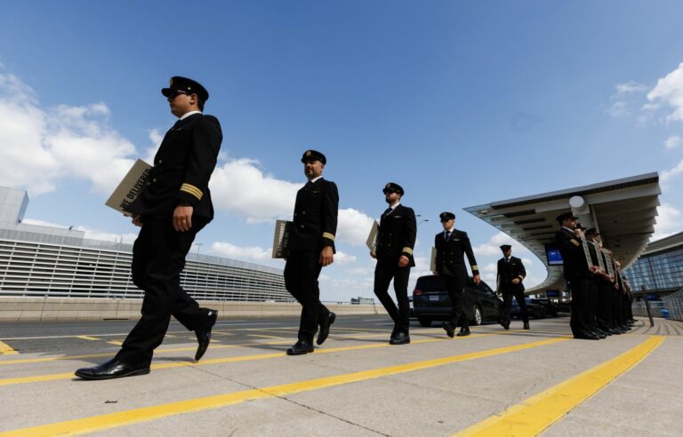 Air Canada pilots give themselves a strike mandate that can be exercised in mid-September