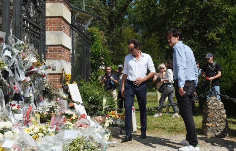 Alain Delon’s relatives pay their last respects at an intimate ceremony at his home