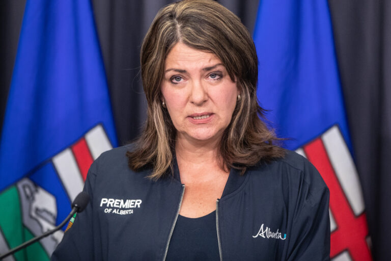 Alberta | Danielle Smith promises pronoun law in schools this fall