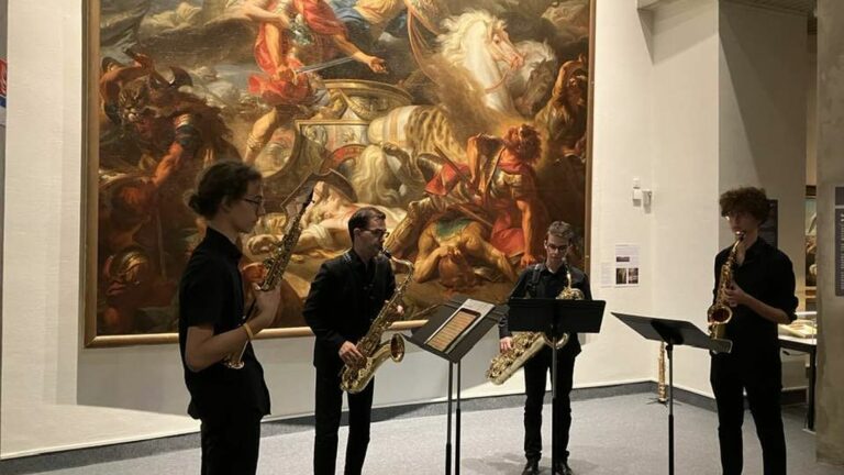 At the Sainte-Croix Museum in Poitiers, an immersion in the rhythm of saxophones