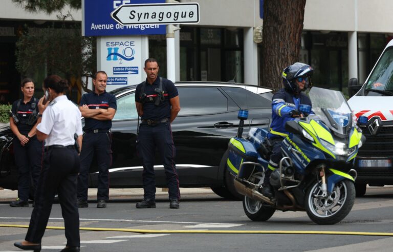 Attack on a synagogue in La Grande-Motte, French President Emmanuel Macron denounces a “terrorist” act and anti-Semitism