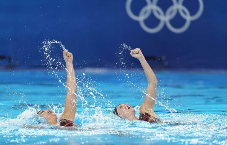 Audrey Lamothe and Jacqueline Simoneau finish 9th in the free program in artistic swimming