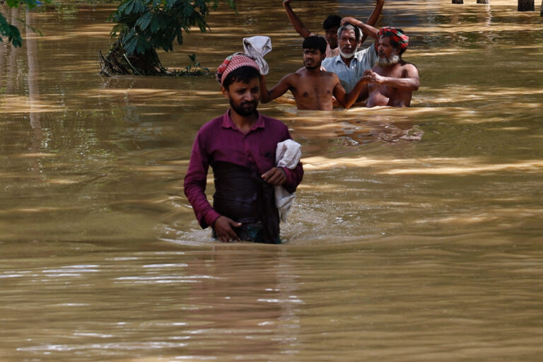 Bangladesh floods | Nearly 300,000 people seek shelter