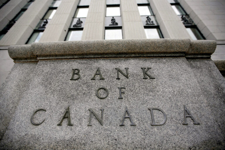 Bank of Canada keeps eye on weakening labour market