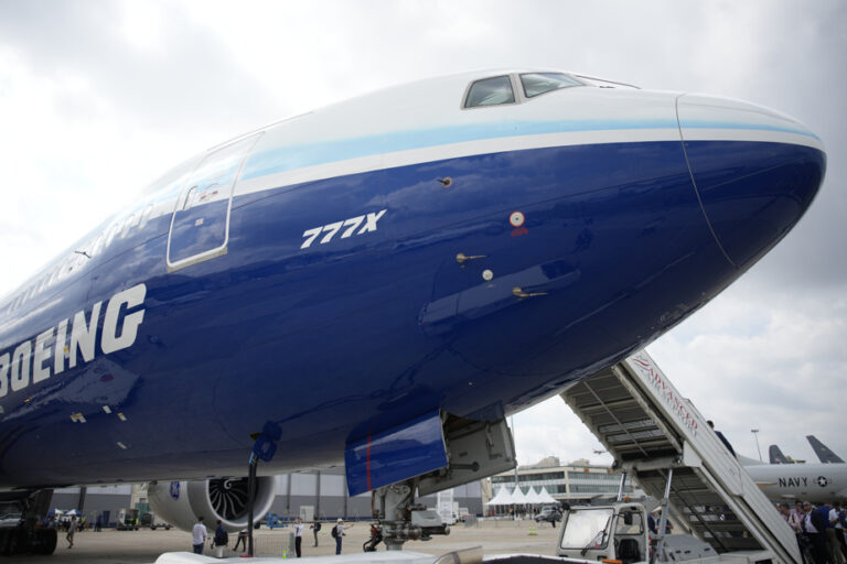 Boeing suspends 777X test flights following part failure