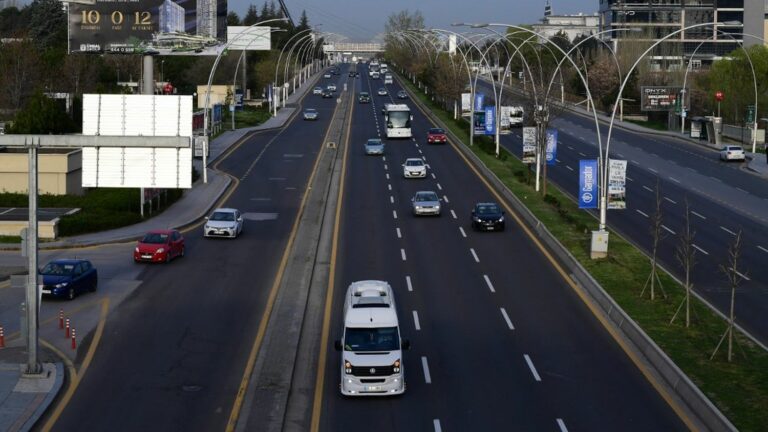 Bus crash in Türkiye leaves nine dead, 26 injured