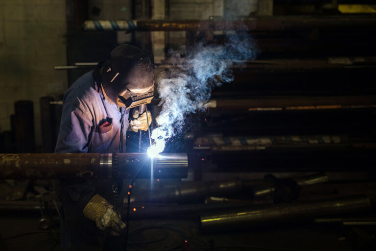 Canada | Manufacturing sales down 2.1% in June