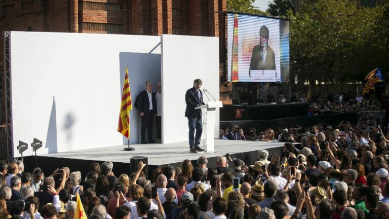 Catalan independence leader Carles Puigdemont has returned to Belgium, according to his relatives