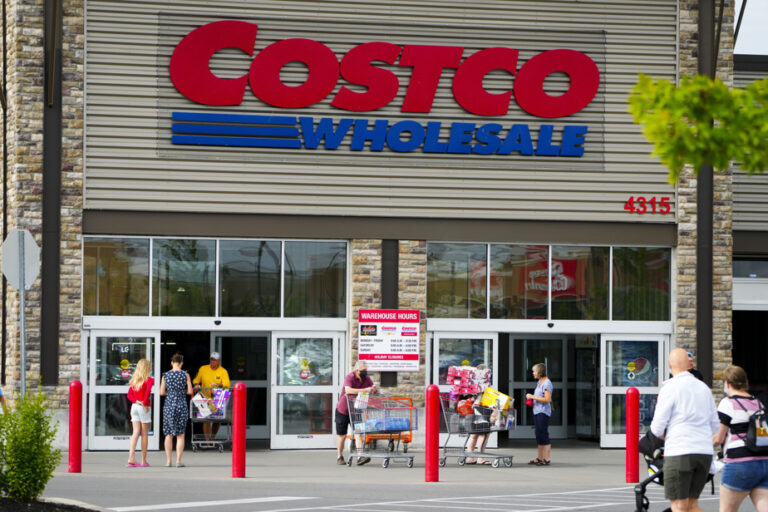 Costco tests membership card scanners at store entrances