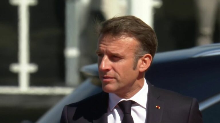 Emmanuel Macron will not appoint anyone to Matignon before August 23