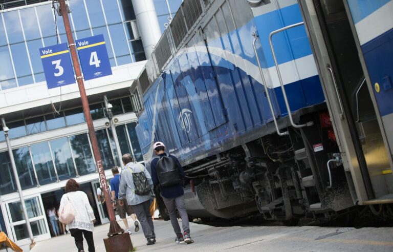 Exo commuter trains still at a standstill due to rail conflict