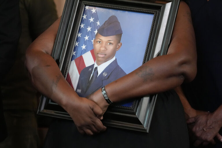 Florida | Police officer charged with manslaughter in killing of black soldier