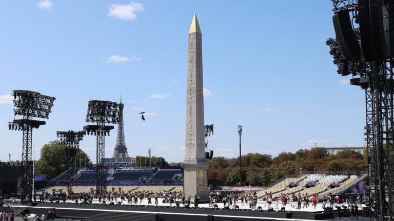 Follow the opening ceremony on the Champs-Elysées and Place de la Concorde from 8 p.m.