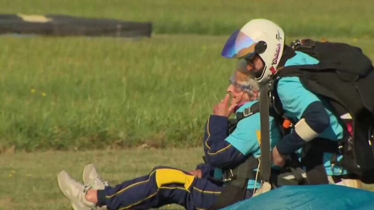 For her birthday, a centenarian treats herself to a parachute jump