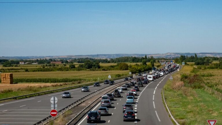 For the last summer’s traffic jam, more than 1,000 kilometers of traffic jams accumulated by midday