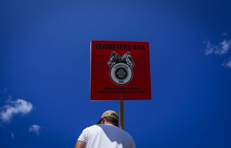 Furious railway workers to protest Trudeau and his Liberal donors