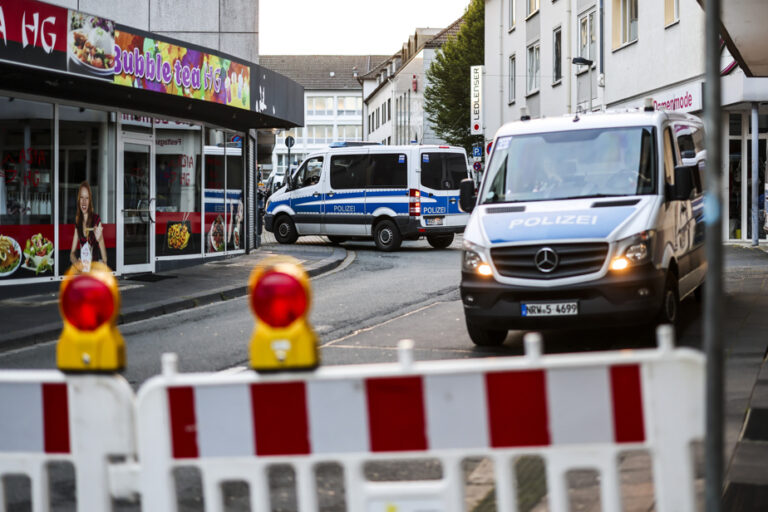 Germany | Solingen attacker still on the run, terrorist lead considered