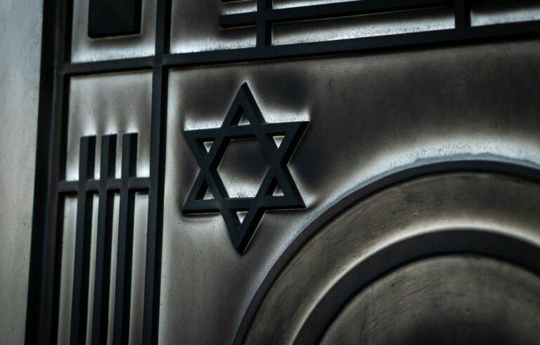 Hundreds of Jewish organizations in Canada have received bomb threats