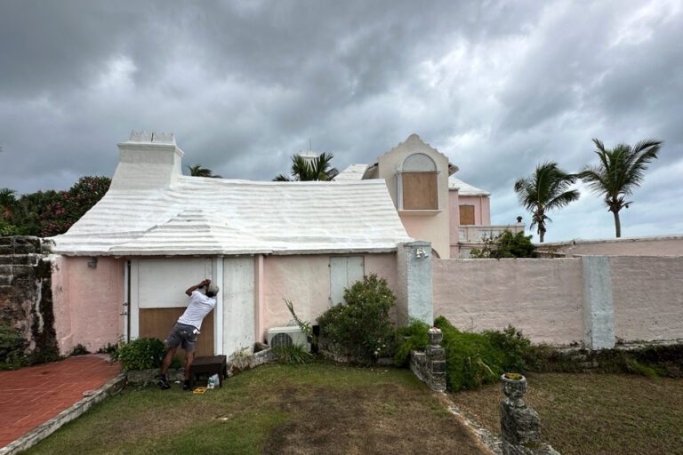 Hurricane Ernesto Makes Landfall in Bermuda