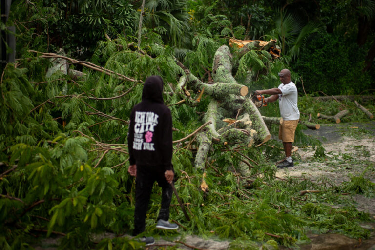 Hurricane Ernesto leaves Bermuda, leaving tens of thousands of homes without power