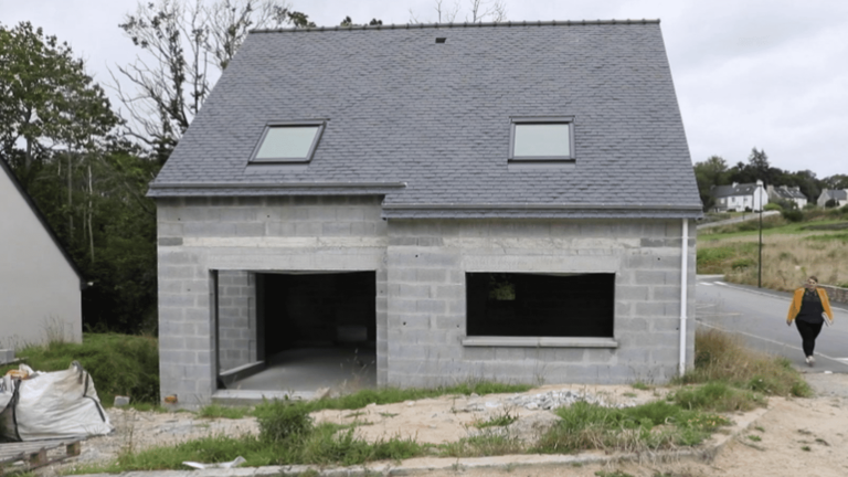 In Brittany, the bankruptcy of a construction company leaves owners destitute