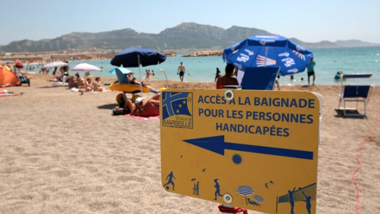 In Marseille, beaches welcome people with disabilities all summer long