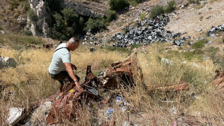 In Marseille, elected officials and associations are fighting, in vain, against fly-tipping