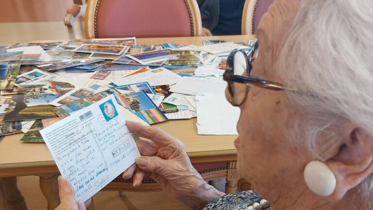 In a nursing home in the Vosges, postcards arrive from all over the world to entertain the residents