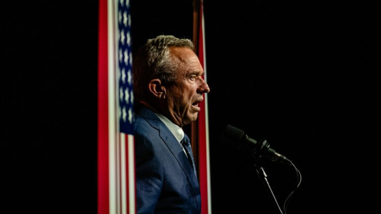 Independent candidate Robert F. Kennedy Jr. suspends campaign, endorses Donald Trump